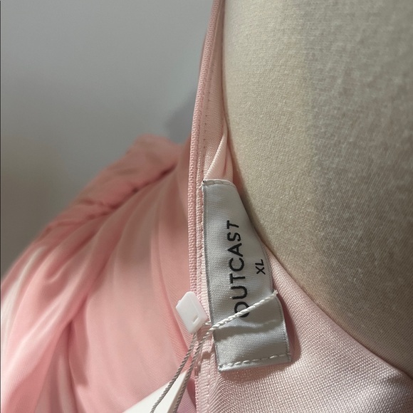 Outcast - Picture 10 of 14